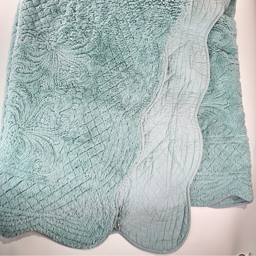 Soft Surroundings Chalet Quilt King Plush Reversible Blue 96x86 - Picture 5 of 8
